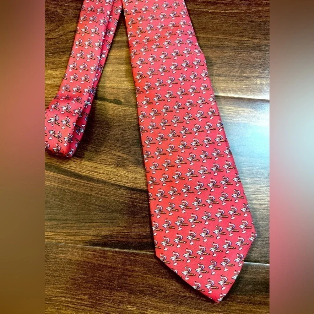 🍁END of YEAR SALE🍁VINEYARD VINES 100% Silk Red Printed Necktie Handmade in USA